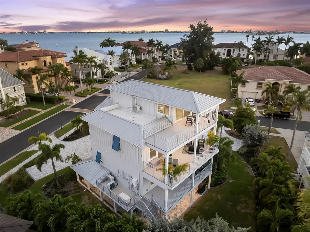 2813 Kipps Colony Drive S Gulfport FL 33707