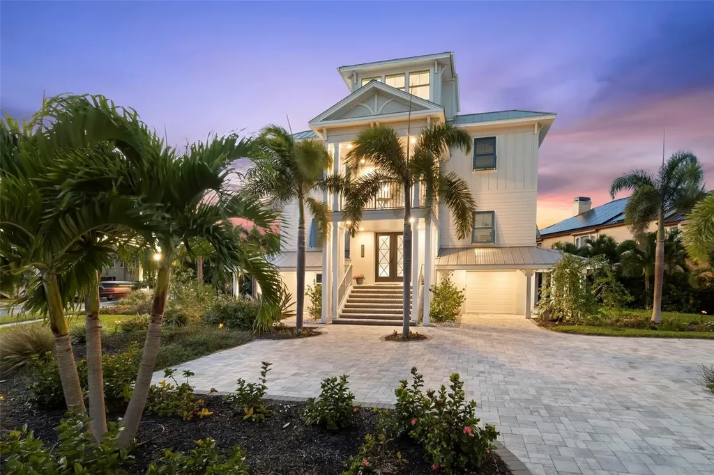 2813 Kipps Colony Drive S Gulfport FL 33707