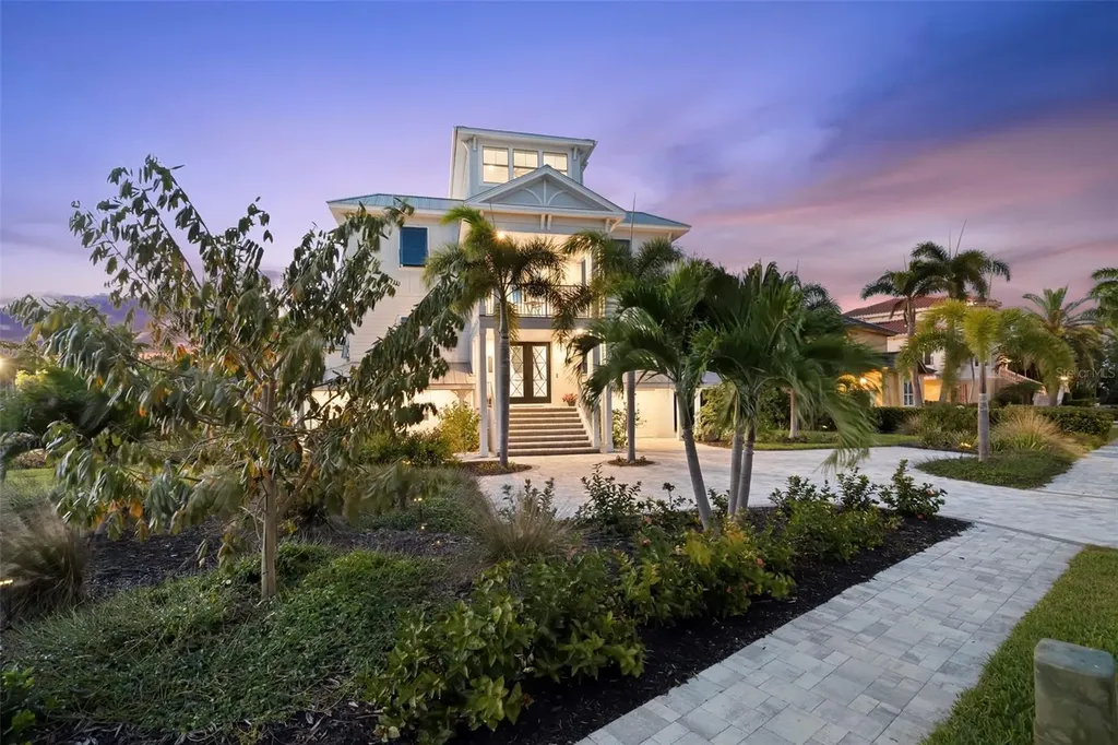2813 Kipps Colony Drive S Gulfport FL 33707