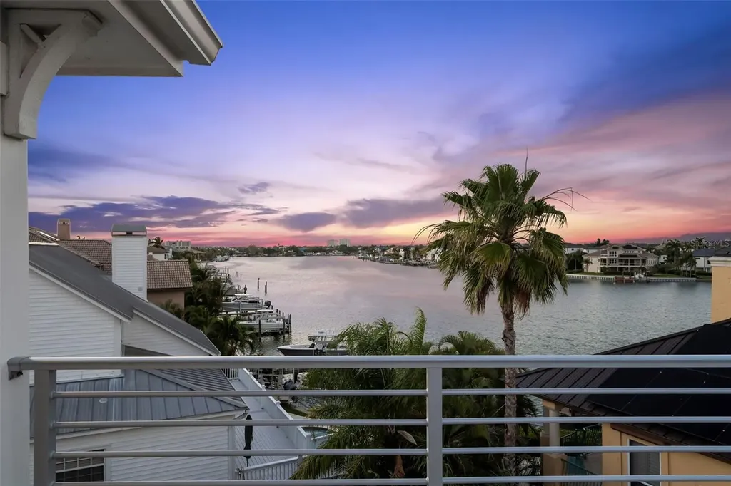 2813 Kipps Colony Drive S Gulfport FL 33707