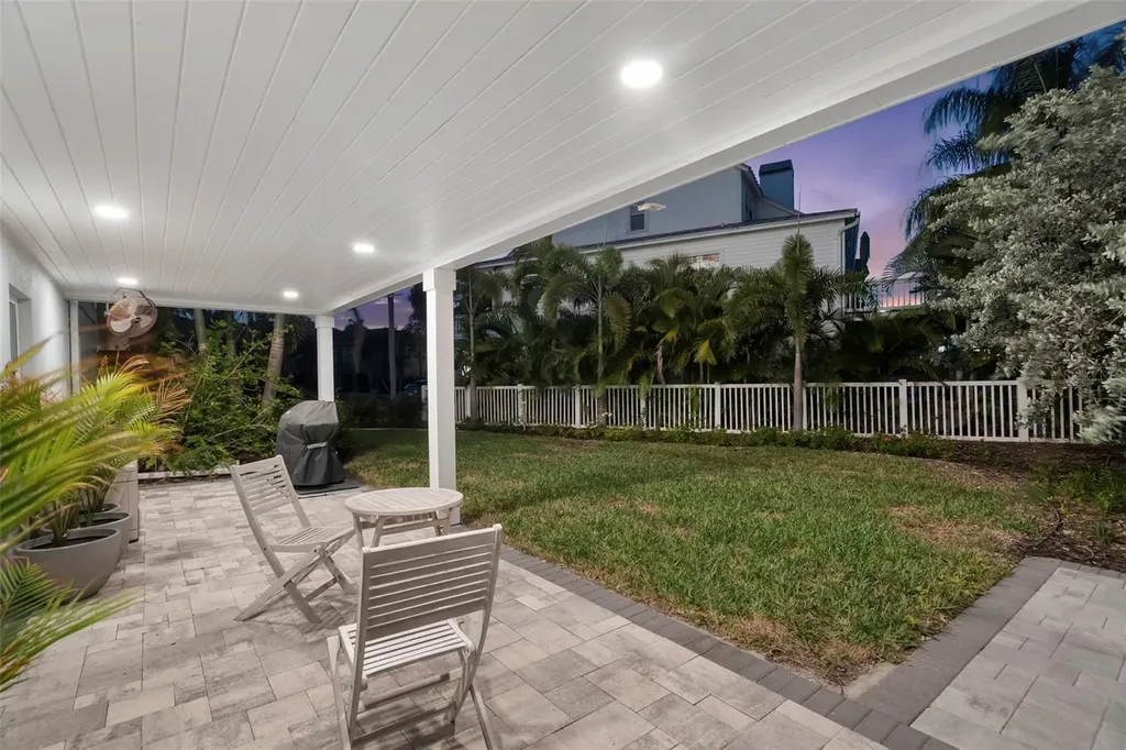 2813 Kipps Colony Drive S Gulfport FL 33707