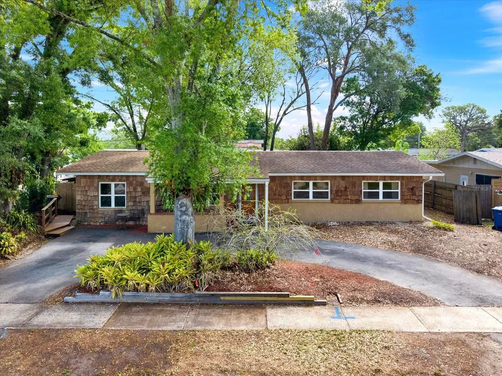 2561 58th Street N St Petersburg FL 33710