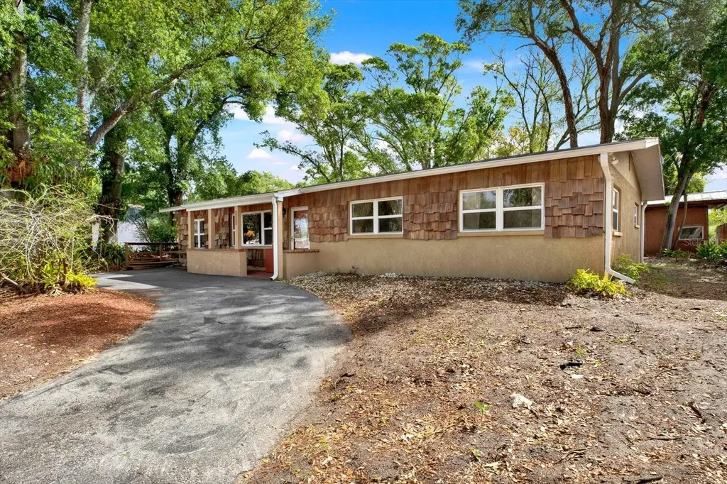 2561 58th Street N St Petersburg FL 33710