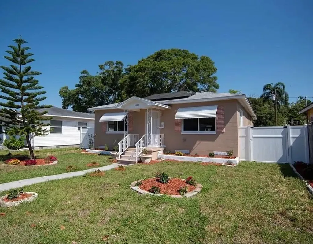 1329 34th Avenue N St Petersburg FL 33704