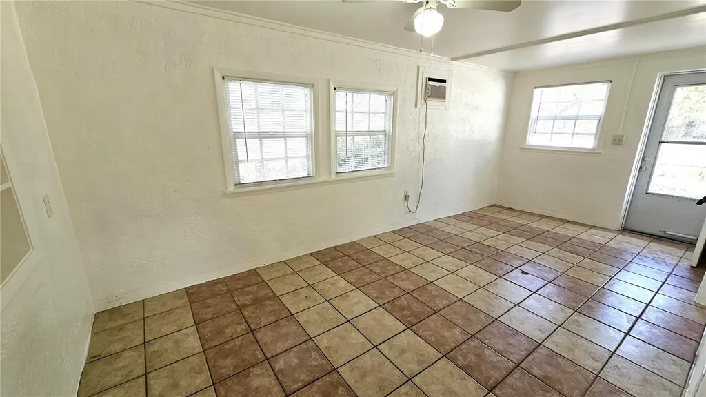 15 N Mango Street W Englewood FL 34223