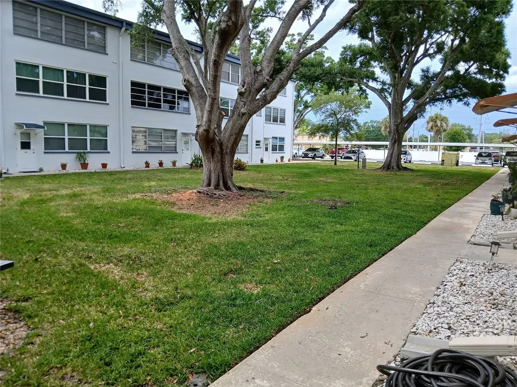 5880 38th Avenue N St Petersburg FL 33710