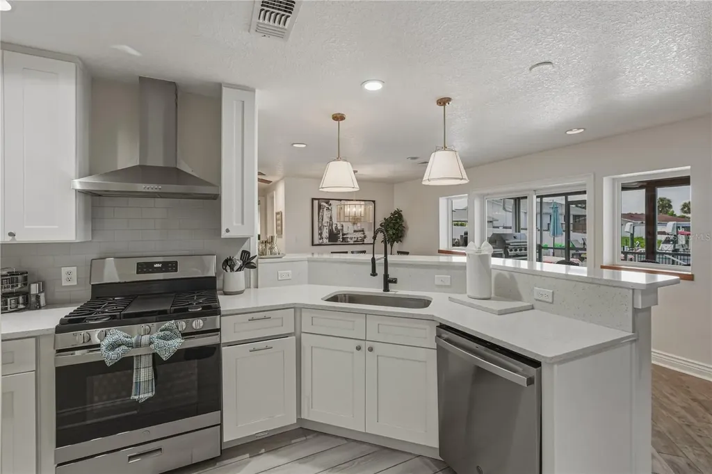 1004 Sago Palm Way Apollo Beach FL 33572