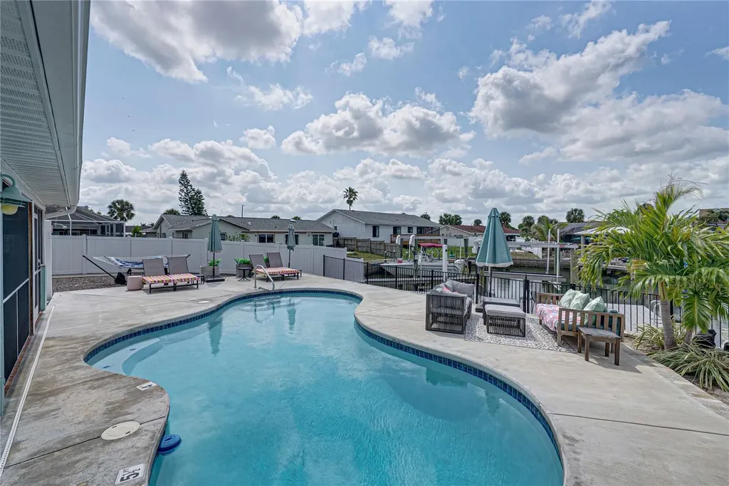 1004 Sago Palm Way Apollo Beach FL 33572