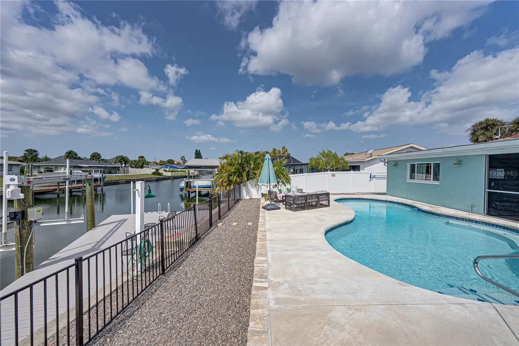 1004 Sago Palm Way Apollo Beach FL 33572