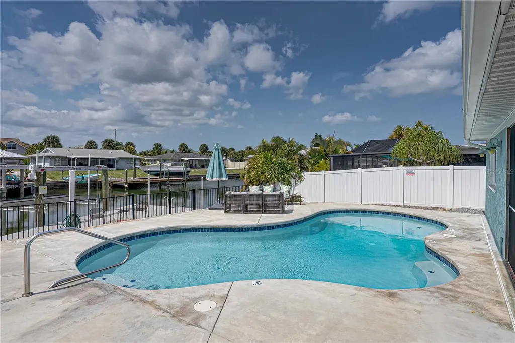 1004 Sago Palm Way Apollo Beach FL 33572