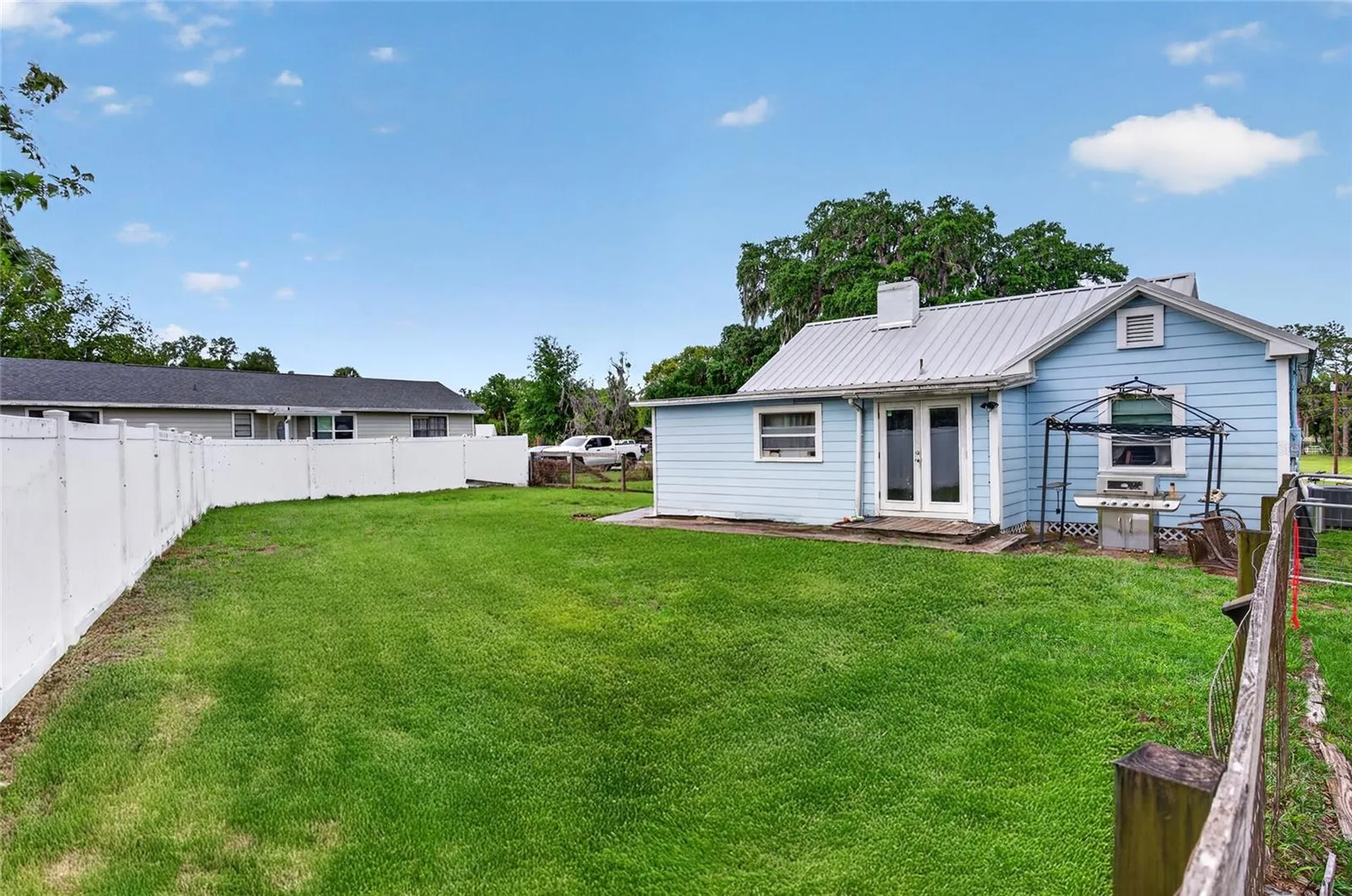 431 Edgewater Avenue Umatilla FL 32784