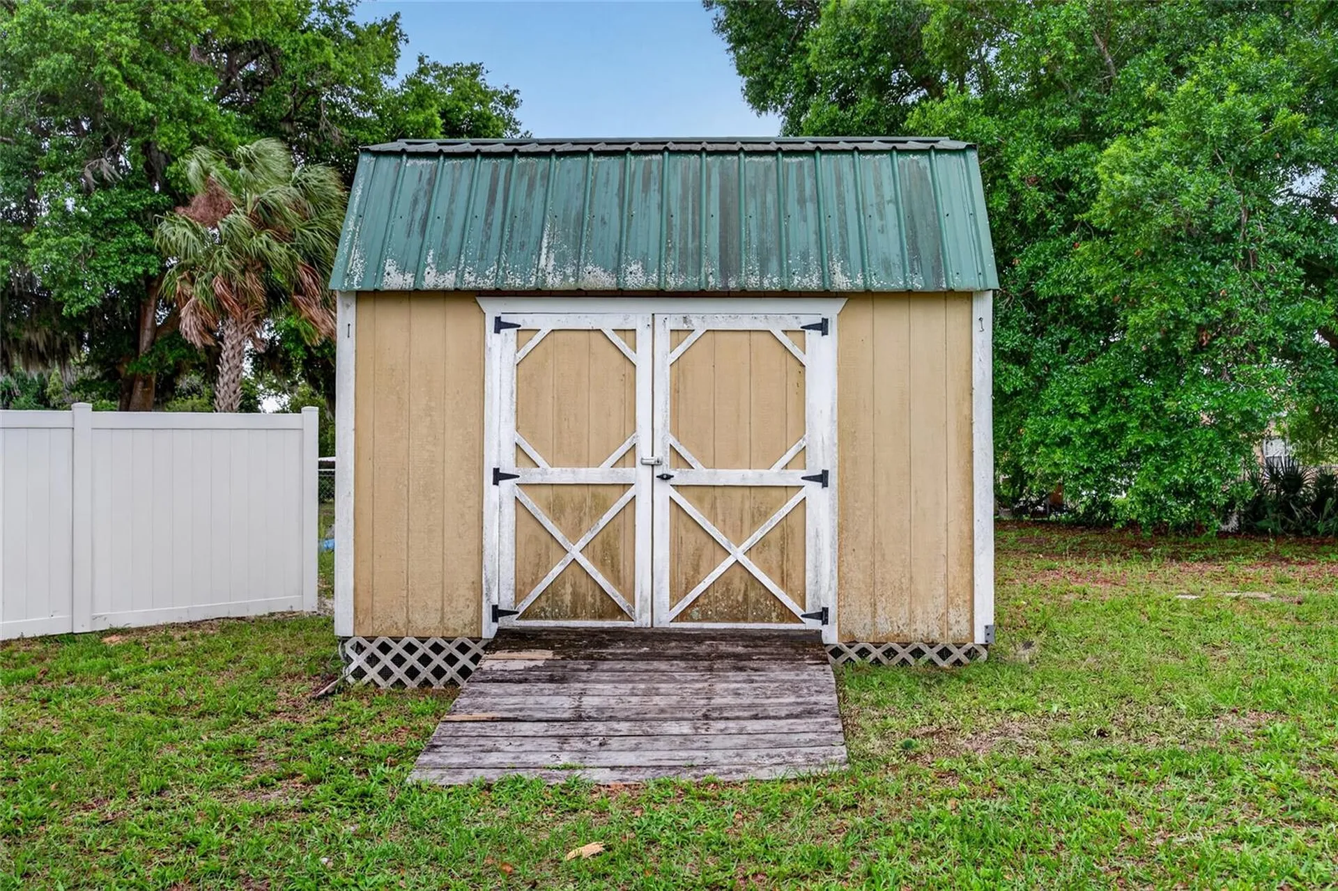 431 Edgewater Avenue Umatilla FL 32784