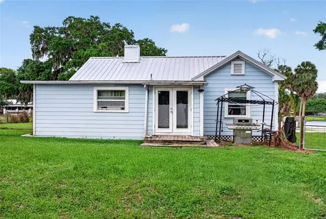 431 Edgewater Avenue Umatilla FL 32784