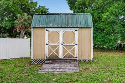 431 Edgewater Avenue Umatilla FL 32784