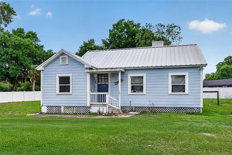 431 Edgewater Avenue Umatilla FL 32784