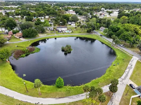 431 Edgewater Avenue Umatilla FL 32784
