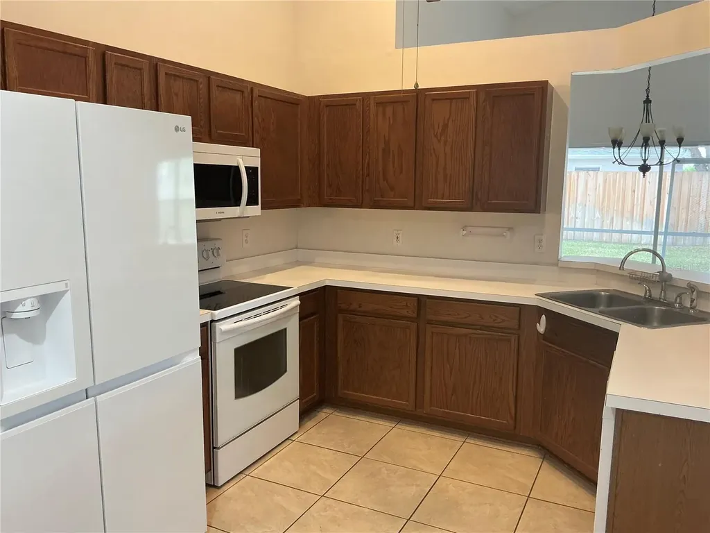 216 Island Water Way Apollo Beach FL 33572