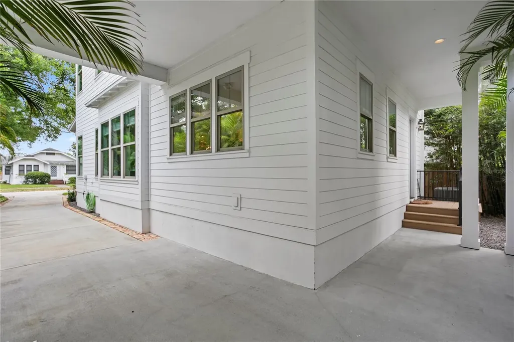 1109 18th Avenue N St Petersburg FL 33704
