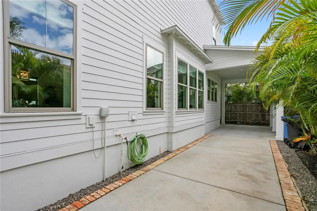 1109 18th Avenue N St Petersburg FL 33704
