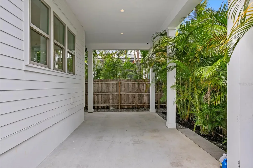 1109 18th Avenue N St Petersburg FL 33704