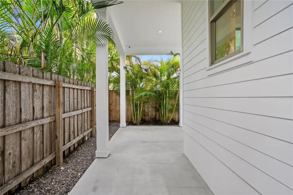 1109 18th Avenue N St Petersburg FL 33704