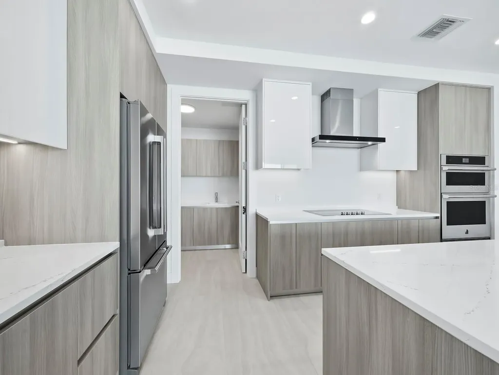 301 Quay Commons Sarasota FL 34236
