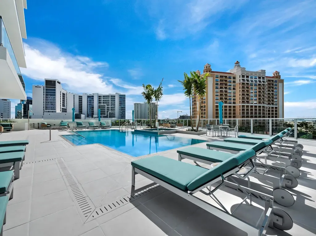 301 Quay Commons Sarasota FL 34236