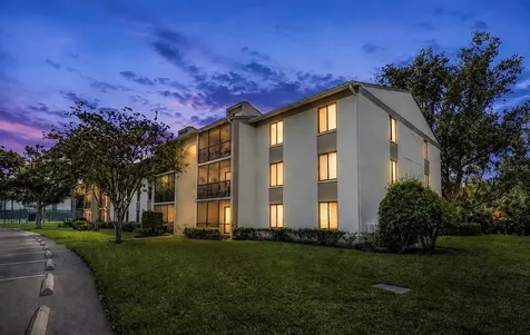 3166 Lake Pine Way S Tarpon Springs FL 34688
