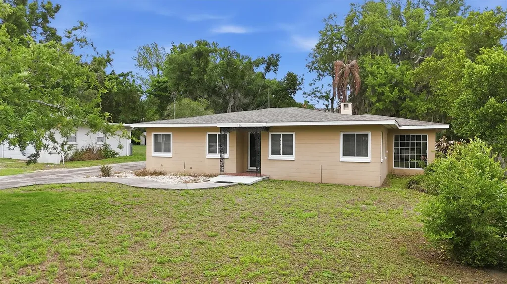 126 E Magnolia Avenue Howey In The Hills FL 34737