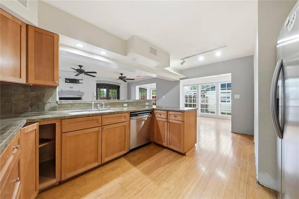 126 E Magnolia Avenue Howey In The Hills FL 34737