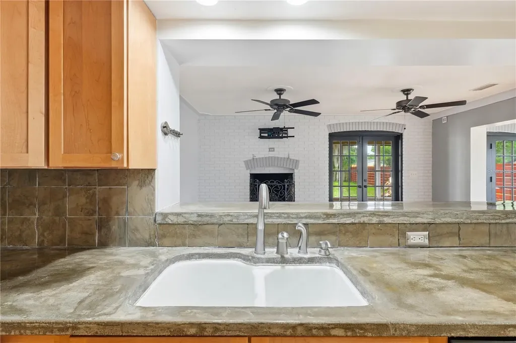 126 E Magnolia Avenue Howey In The Hills FL 34737