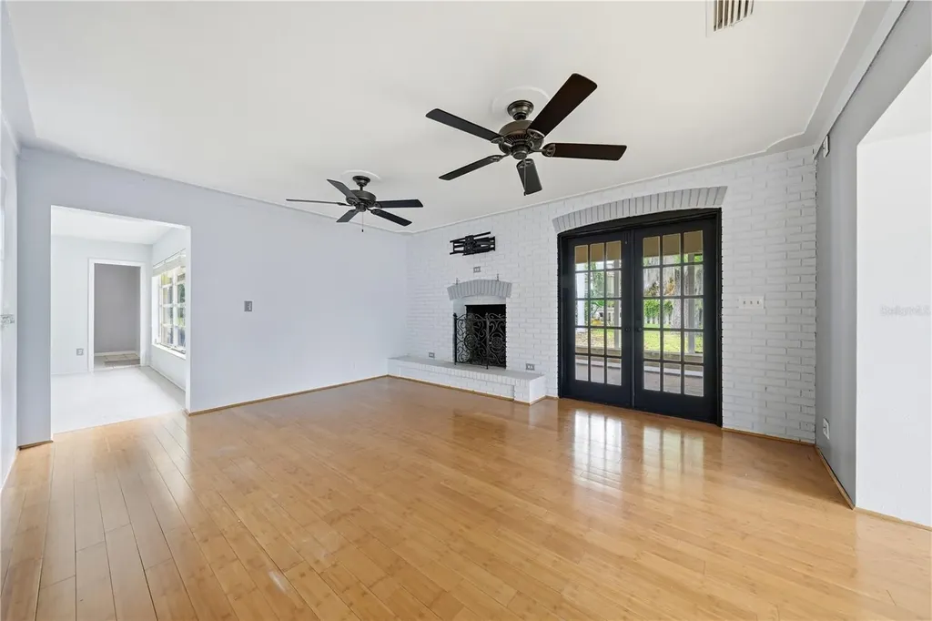 126 E Magnolia Avenue Howey In The Hills FL 34737