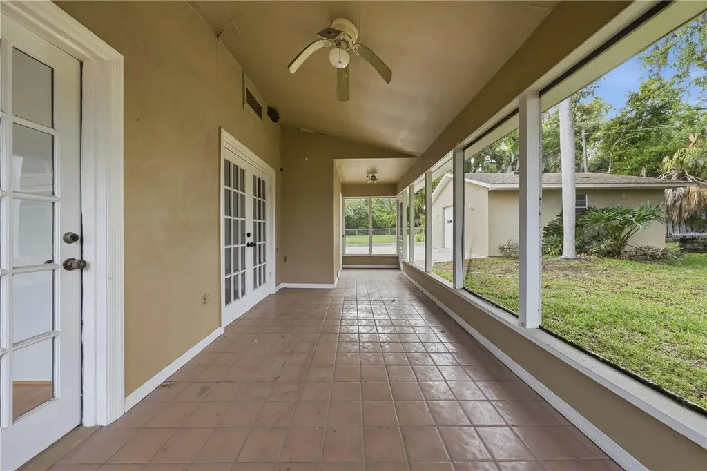 126 E Magnolia Avenue Howey In The Hills FL 34737
