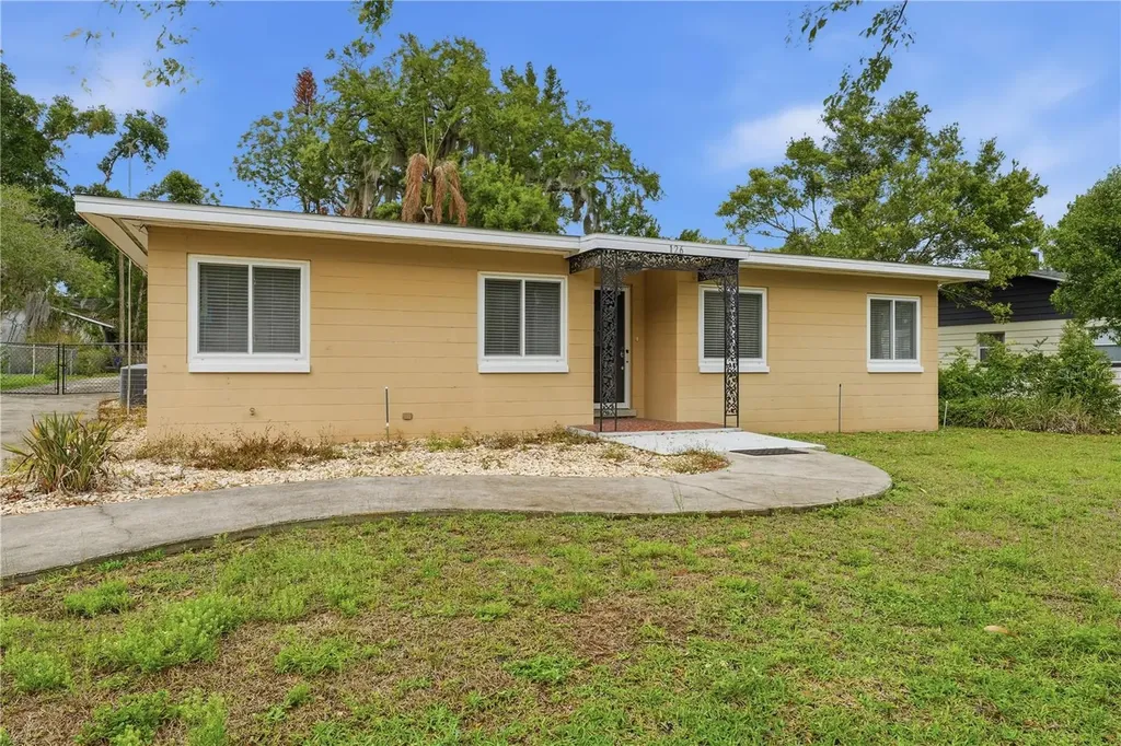 126 E Magnolia Avenue Howey In The Hills FL 34737