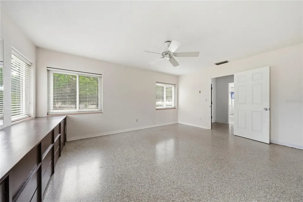 126 E Magnolia Avenue Howey In The Hills FL 34737