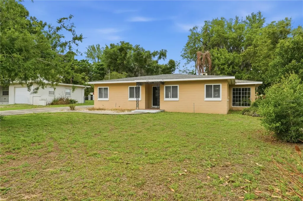 126 E Magnolia Avenue Howey In The Hills FL 34737