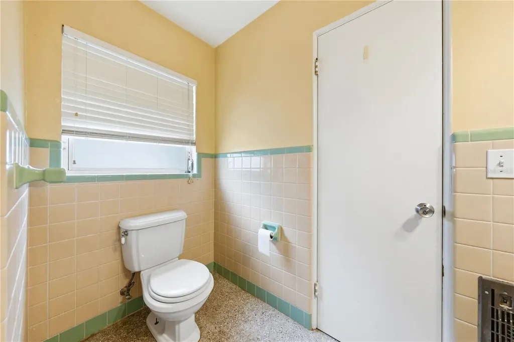 126 E Magnolia Avenue Howey In The Hills FL 34737