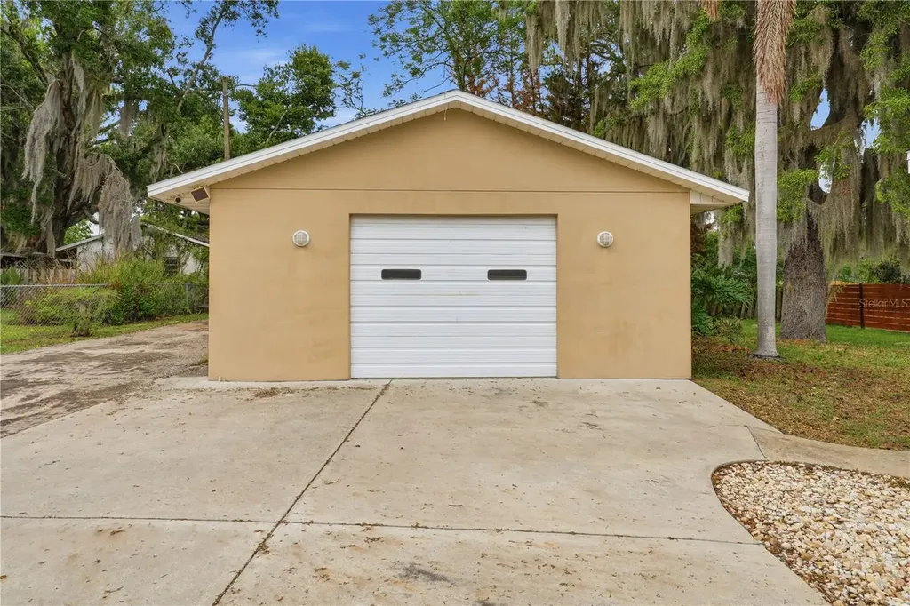 126 E Magnolia Avenue Howey In The Hills FL 34737