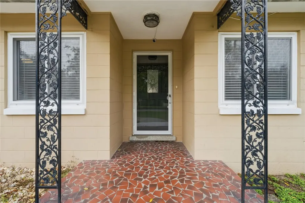 126 E Magnolia Avenue Howey In The Hills FL 34737