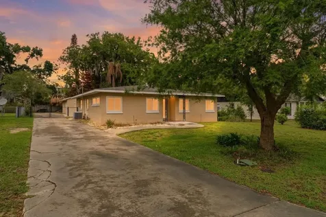 126 E Magnolia Avenue Howey In The Hills FL 34737