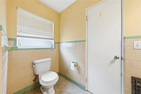 126 E Magnolia Avenue Howey In The Hills FL 34737
