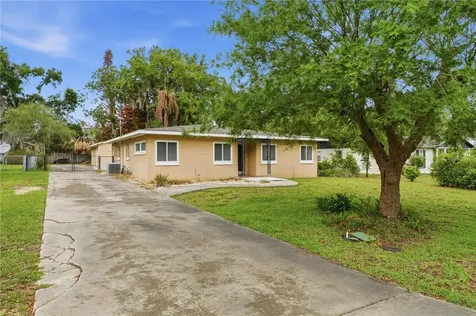 126 E Magnolia Avenue Howey In The Hills FL 34737