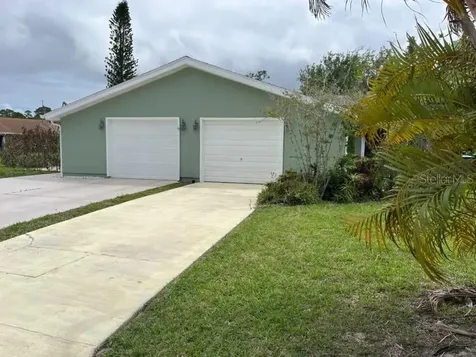 1438 SE Larkwood Circle Port St Lucie FL 34952