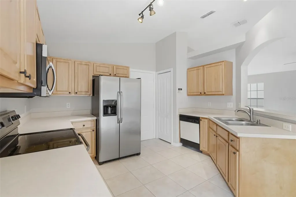 38 Vanna Court Orlando FL 32807