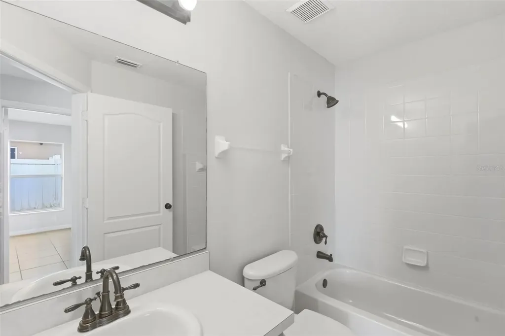 38 Vanna Court Orlando FL 32807