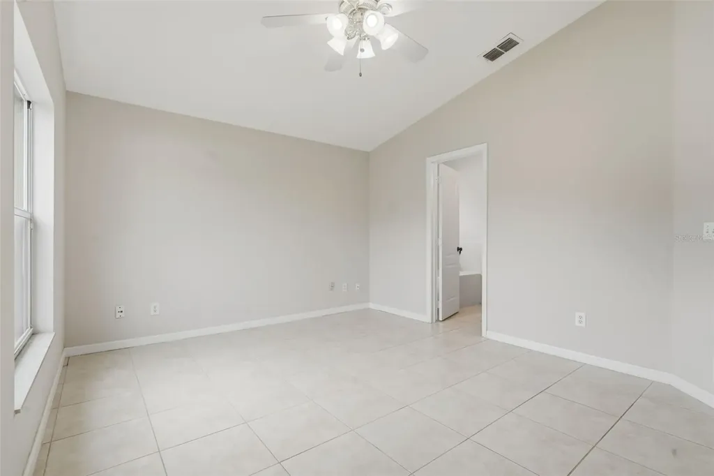 38 Vanna Court Orlando FL 32807