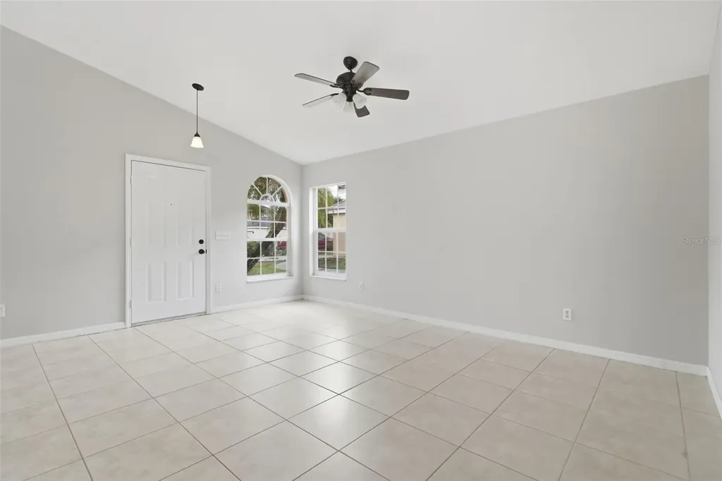 38 Vanna Court Orlando FL 32807
