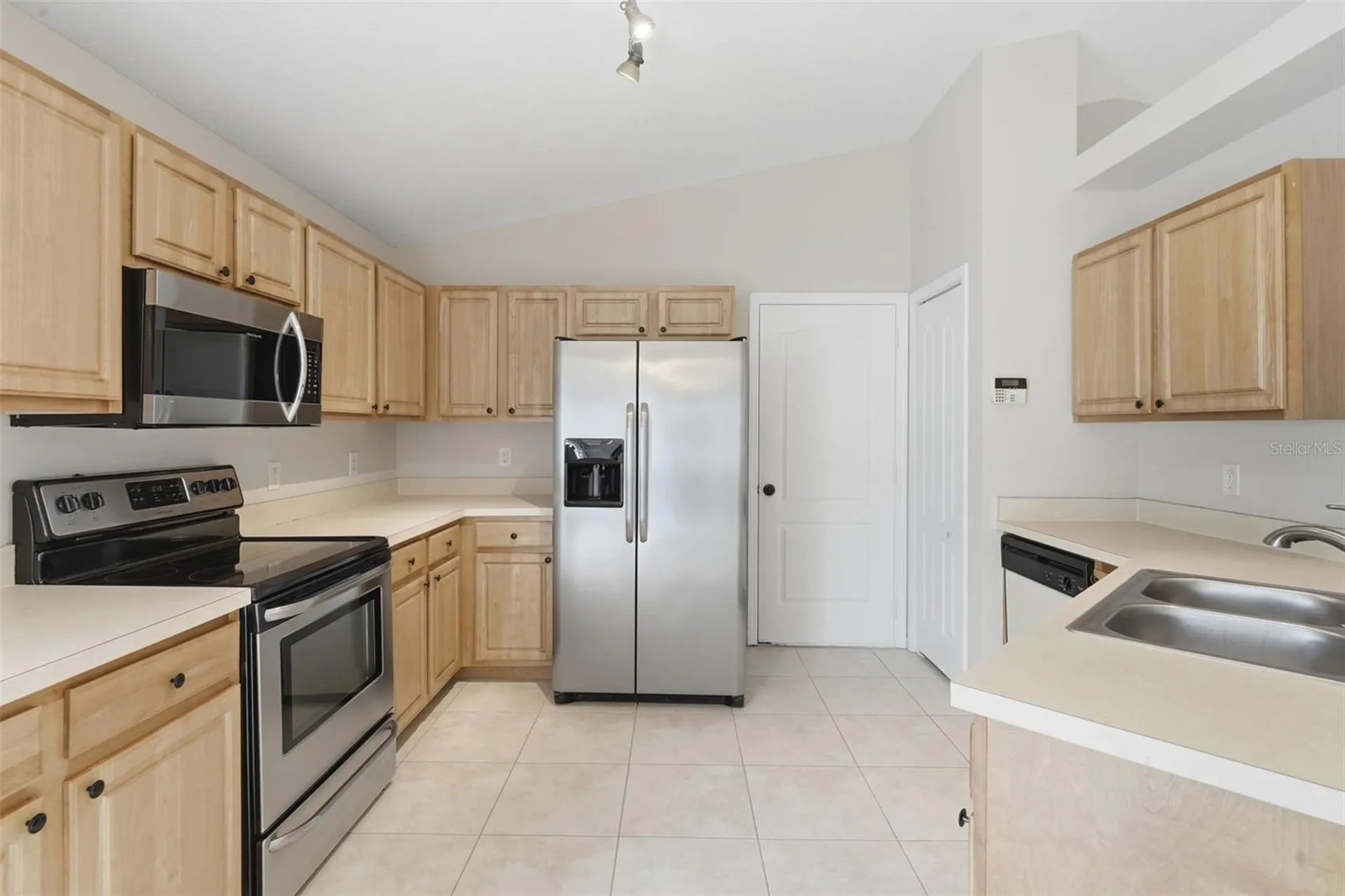 38 Vanna Court Orlando FL 32807
