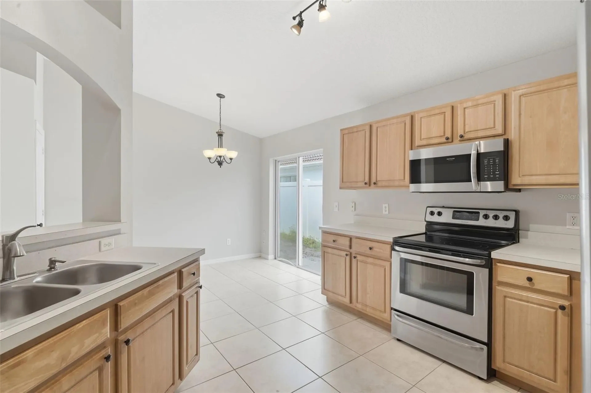 38 Vanna Court Orlando FL 32807