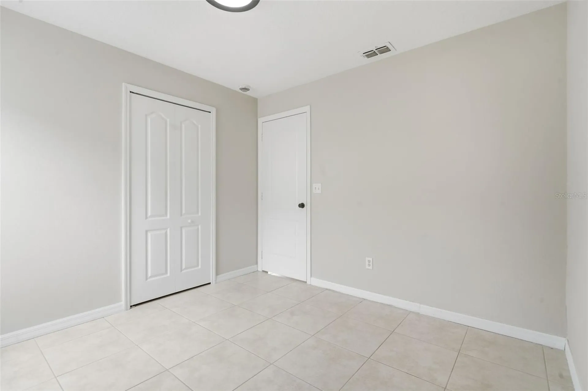 38 Vanna Court Orlando FL 32807